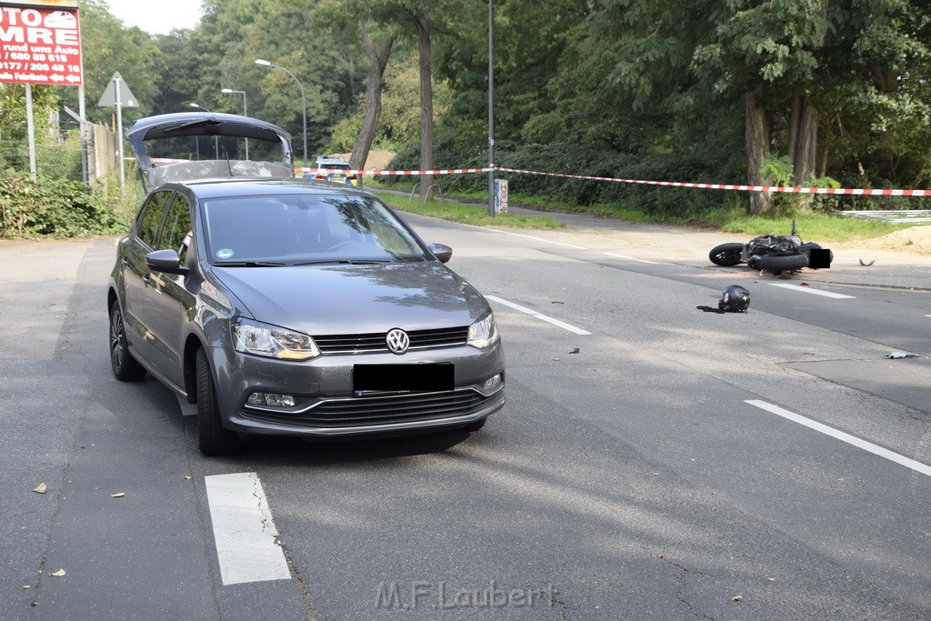 Schwerer Krad PKW Unfall Koeln Muelheim Am Springborn Cottbuserstr P049.JPG - Miklos Laubert